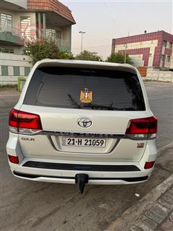 تۆیۆتا لاند کروزەر